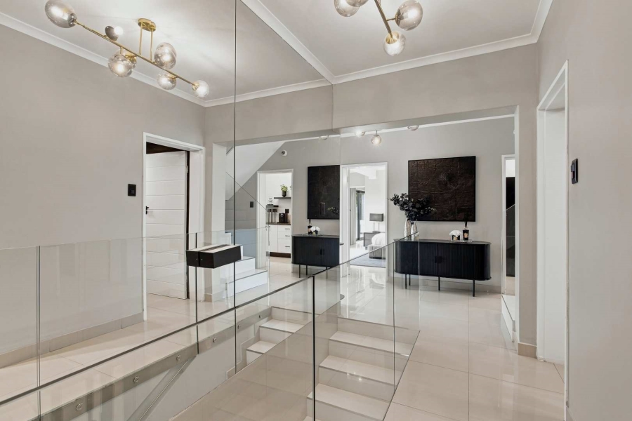 7 Bedroom Property for Sale in Oranjezicht Western Cape